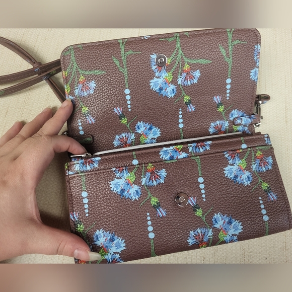 Vera Bradley Brown Floral Faux Leather Bachleor Button Dot Wallet Crossbody NWT - Picture 6 of 7